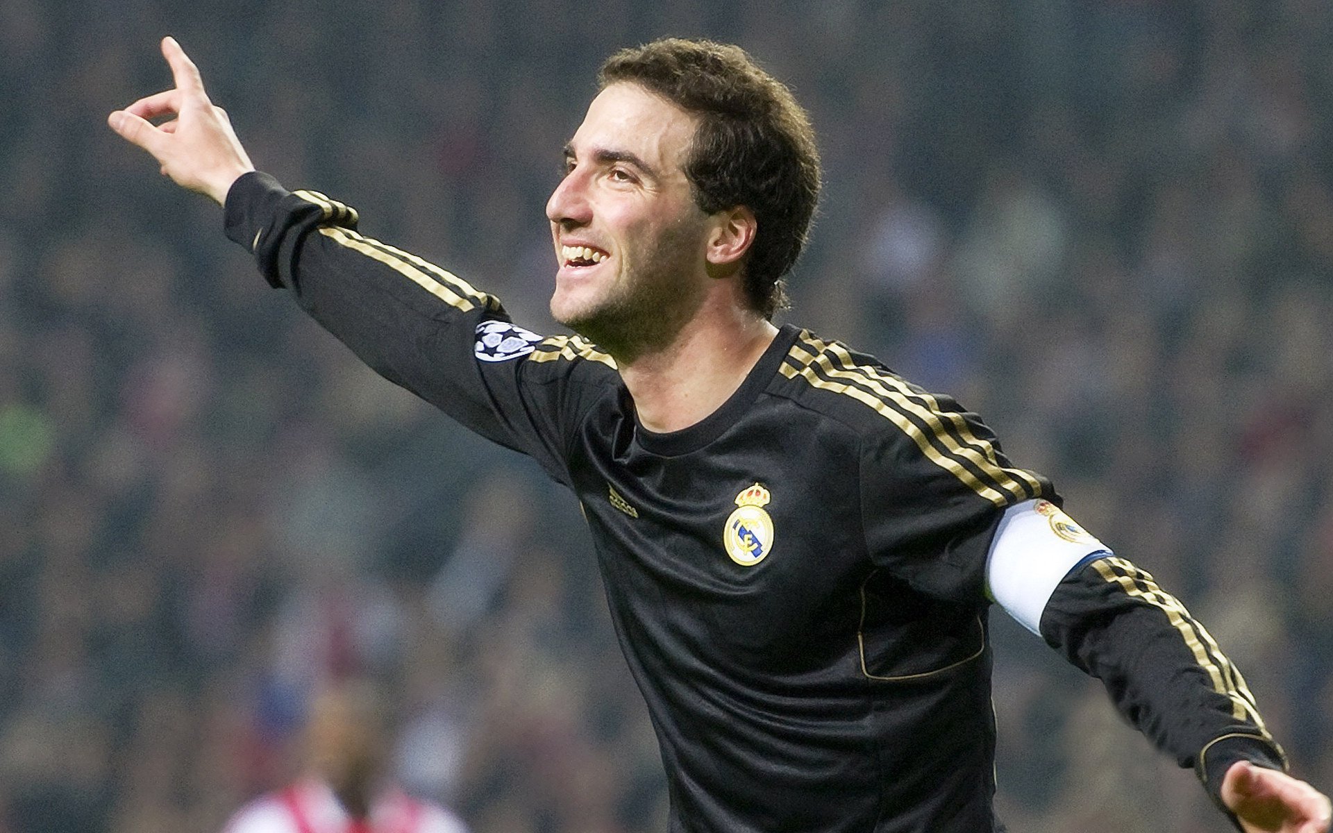 中国足球场馆智能安检系统实现全覆盖，保障赛事安全，足球比赛场馆